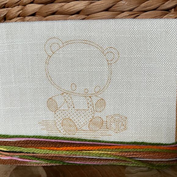 Bear Crewel Pattern and Thread - Picture 1 of 4